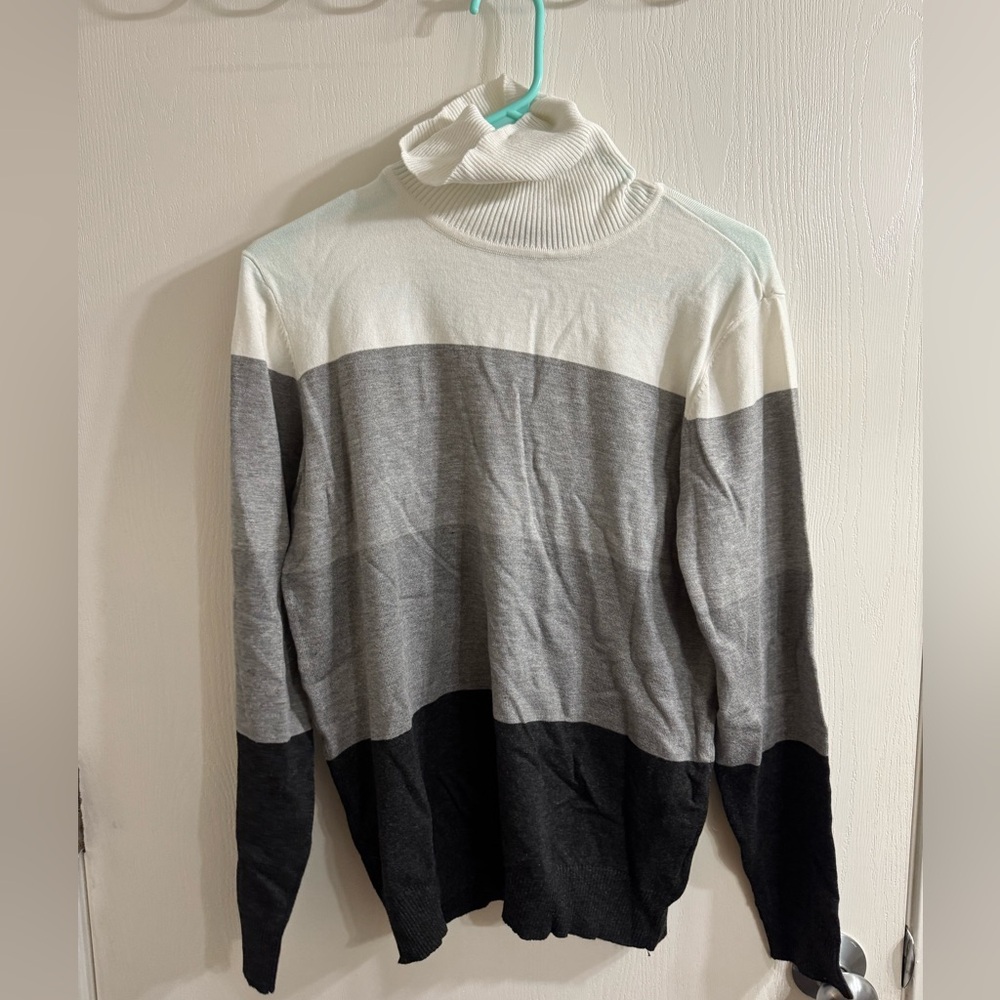 3/$10 NWT Premise Turtle Neck